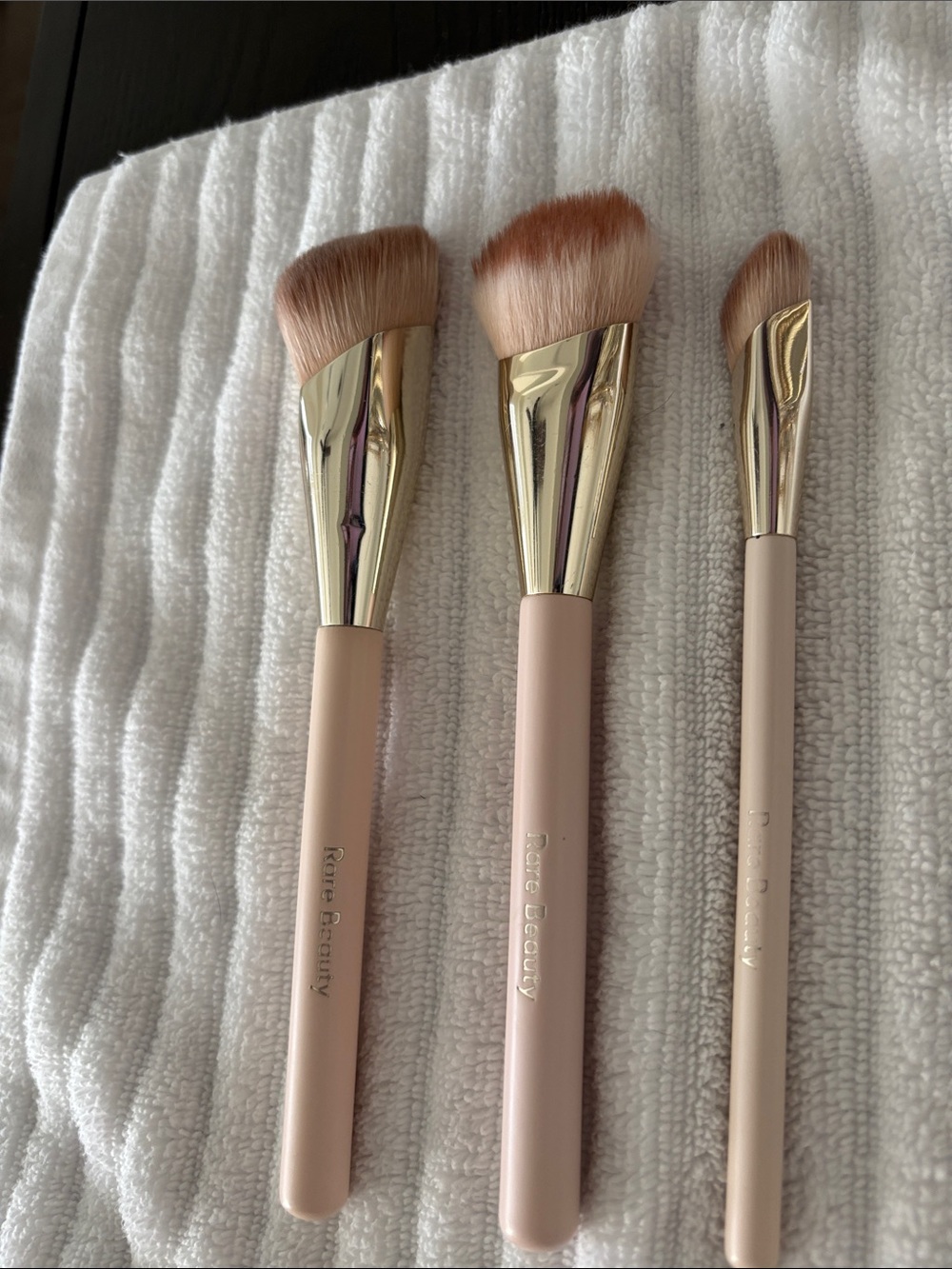 Rare Beauty Makeup Brush Trio in Beige with Gold Ferrules - Picture 5 of 5
